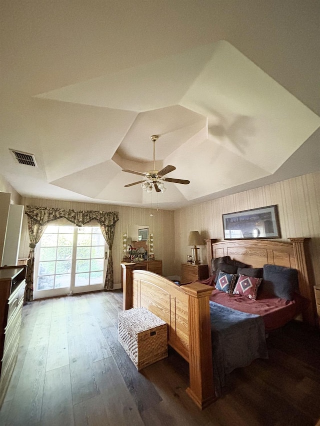 4240 W Sierra Ave, Fresno, CA 93722 - bedroom featuring visible vents, a tray ceiling, wood-type flooring, a ceiling fan, and access to outside