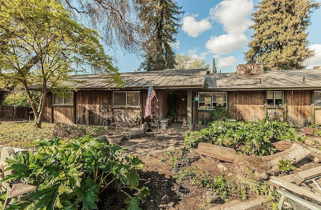 view of front of house with a vegetable garden and fence