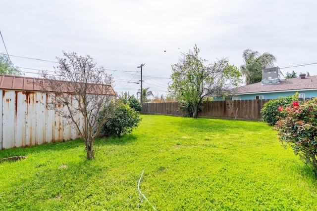 1417 Humboldt Ave, Chowchilla, CA 93610 - view of yard