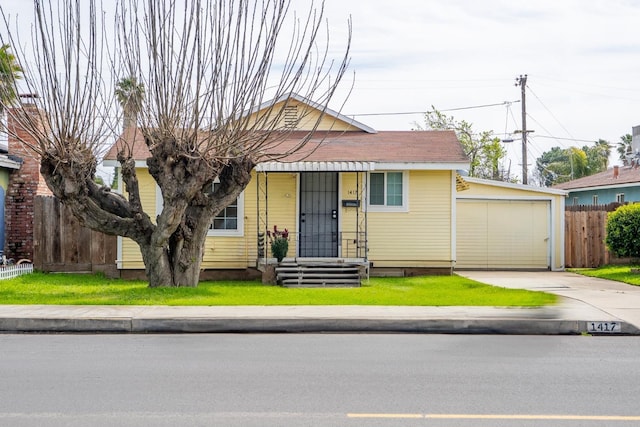 1417 Humboldt Ave, Chowchilla, CA 93610 - view of front of home with concrete driveway