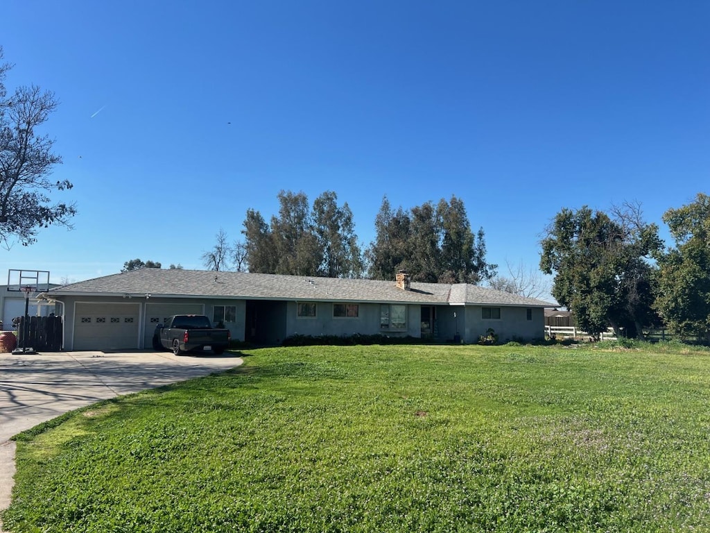 6073 E Clinton Ave, Fresno, CA 93727 - single story home with an attached garage, stucco siding, a front yard, and concrete driveway