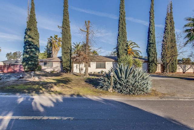 view of front facade featuring driveway and stucco siding