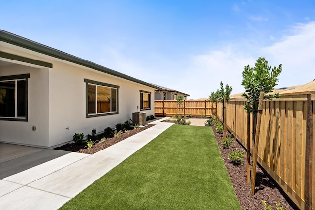 8163 Creek Vw, Friant, CA 93626 - fenced backyard with a patio