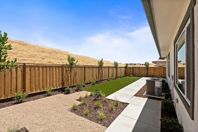 8163 Creek Vw, Friant, CA 93626 - fenced backyard with a patio