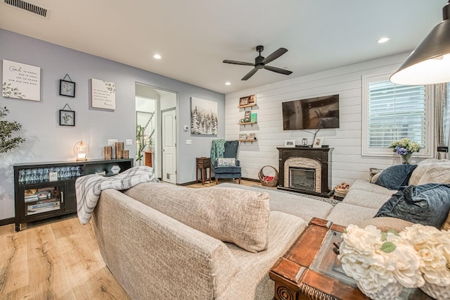 living area featuring ceiling fan, recessed lighting, light wood finished floors, and visible vents
