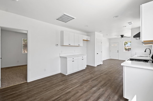 kitchen featuring visible vents, dark wood-style flooring, ceiling fan, and white cabinets