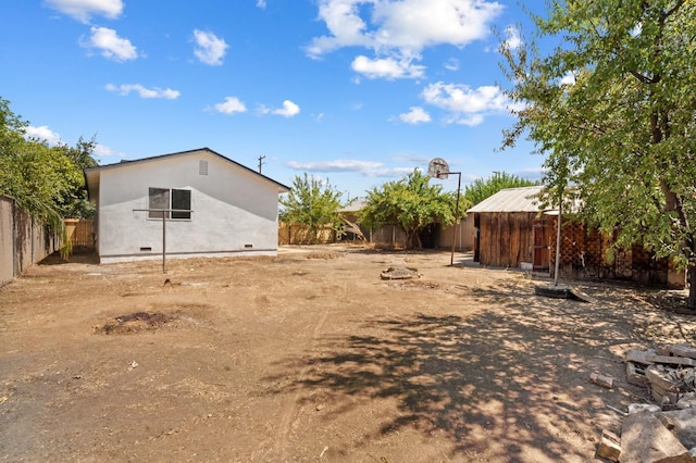 view of yard with an outdoor structure and a fenced backyard