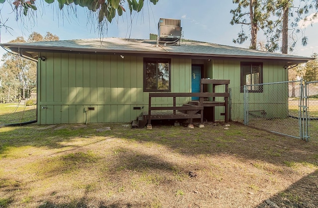41371 Butte Way, Madera, CA 93636 - back of property with crawl space, a gate, and roof with shingles