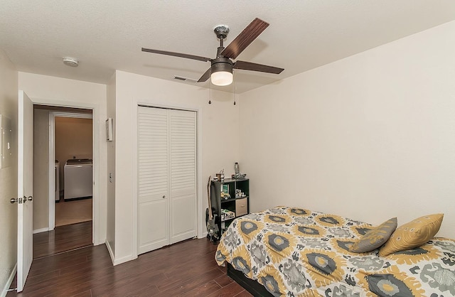 41371 Butte Way, Madera, CA 93636 - bedroom featuring washer / dryer, dark wood finished floors, a closet, and a ceiling fan