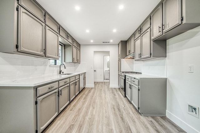 42741 Revis Way, Coarsegold, CA 93614 - kitchen featuring appliances with stainless steel finishes, light wood-type flooring, gray cabinetry, recessed lighting, and light countertops