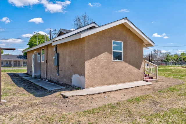 430 S Thorne Ave, Fresno, CA 93706 - view of side of property featuring stucco siding