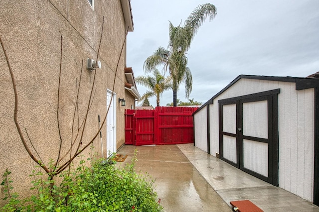 exterior space featuring an outdoor structure, a fenced backyard, and a storage shed