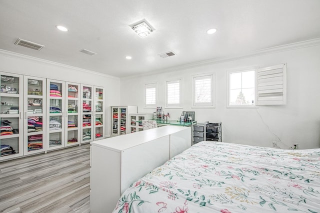 bedroom featuring visible vents, recessed lighting, crown molding, and light wood finished floors