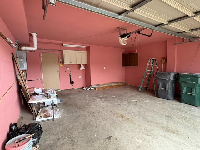 2512 Driftwood Dr, Madera, CA 93637 - garage with a garage door opener