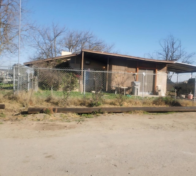 3304 W Elizabeth Ave, Fresno, CA 93722 - photo 1
