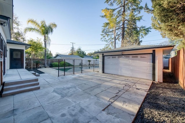 655 E Normal Ave, Fresno, CA 93704 - view of detached garage
