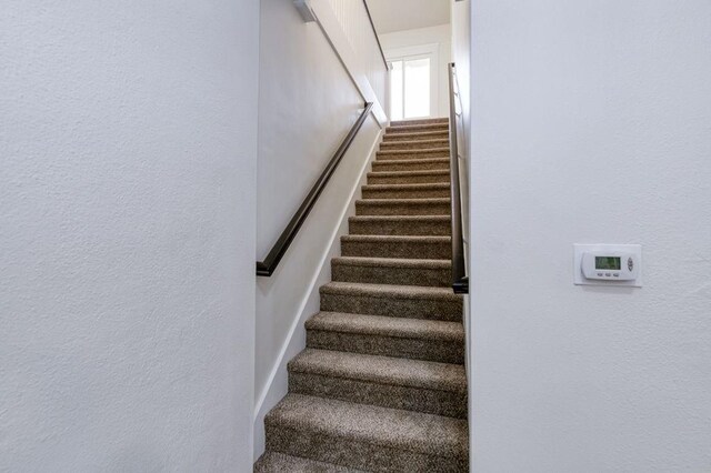 655 E Normal Ave, Fresno, CA 93704 - view of staircase