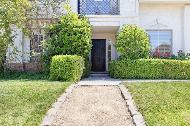 1110 Minarets Ave, Clovis, CA 93611 - view of exterior entry featuring stucco siding and a yard