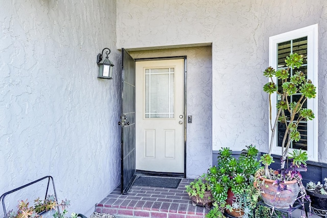 property entrance with stucco siding