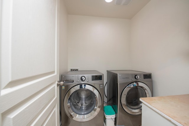 4865 E Alexander Ave, Fresno, CA 93725 - laundry room with washing machine and clothes dryer