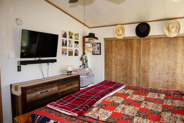bedroom with vaulted ceiling and a ceiling fan