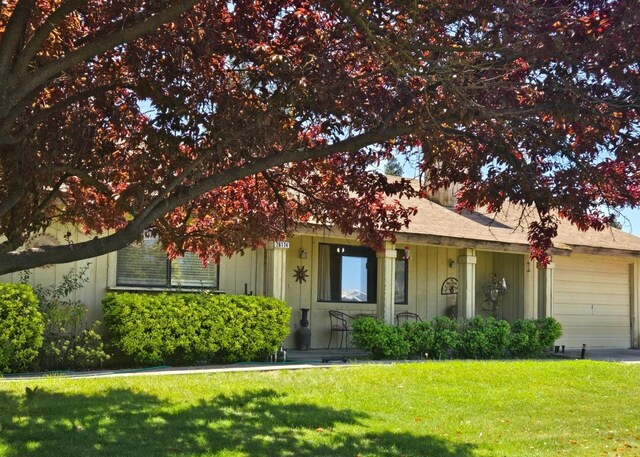 26174 Haley Way, Madera, CA 93638 - view of front of property featuring a front lawn and a garage