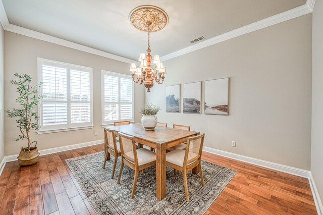 1643 E Shadow Glen Dr, Fresno, CA 93730 - dining room featuring baseboards, ornamental molding, light wood-style flooring, and a notable chandelier