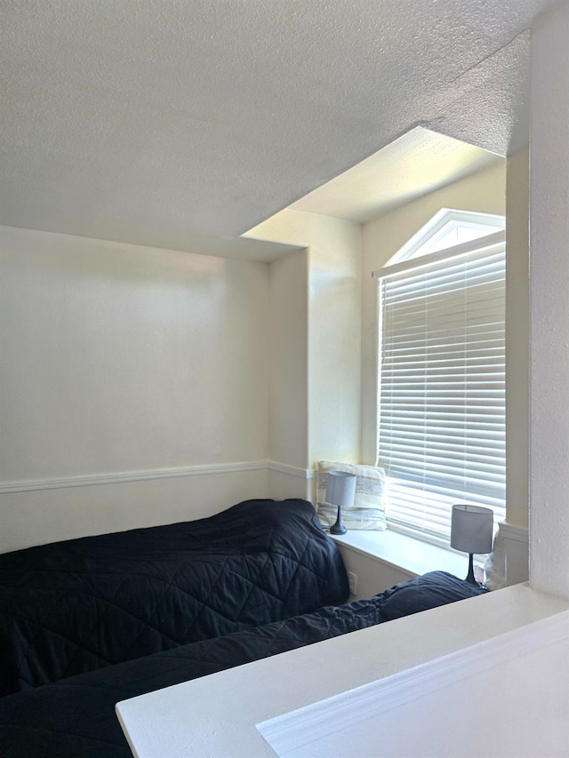1295 E Athens Ave, Fresno, CA 93720 - bedroom featuring a textured ceiling