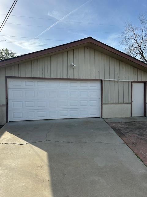 309 Circle Dr, Chowchilla, CA 93610 - view of detached garage