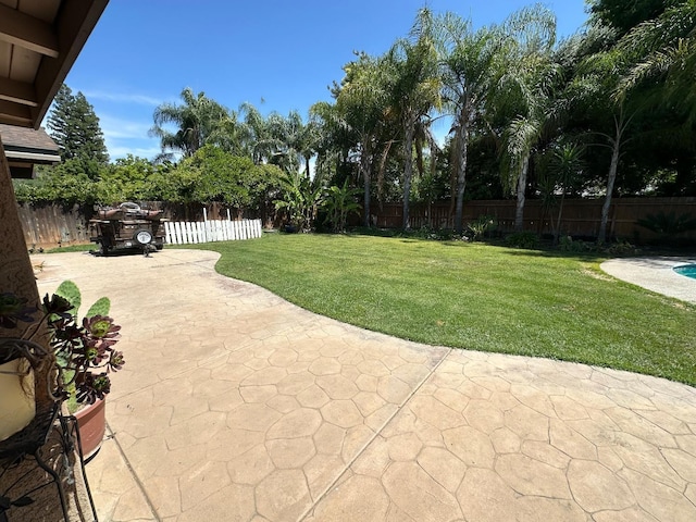 2589 W Barstow Ave, Fresno, CA 93711 - view of patio with driveway