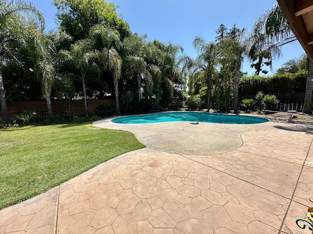 2589 W Barstow Ave, Fresno, CA 93711 - view of swimming pool with a patio area