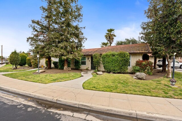1063 Pierce Dr, Clovis, CA 93612 - view of front of home featuring a tile roof and a front yard