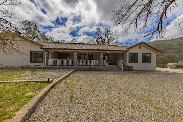 view of front facade featuring stucco siding and covered porch