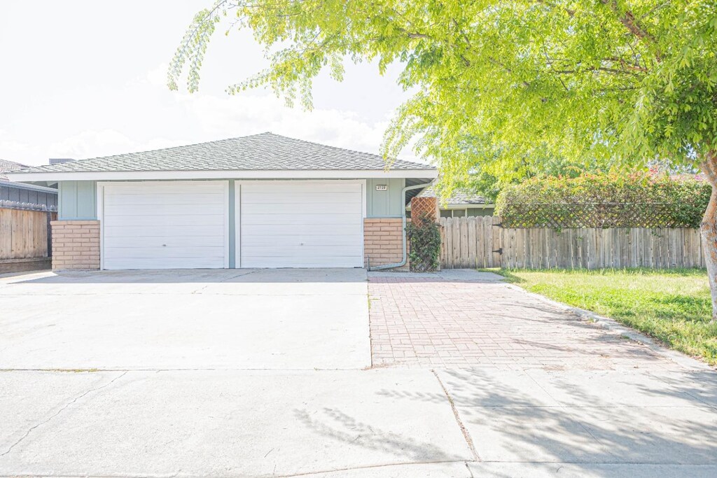 2720 Sunnyside, Clovis, CA 93611 - photo 1