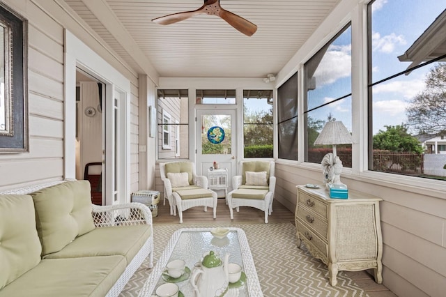 sunroom / solarium featuring an outdoor hangout area and a ceiling fan