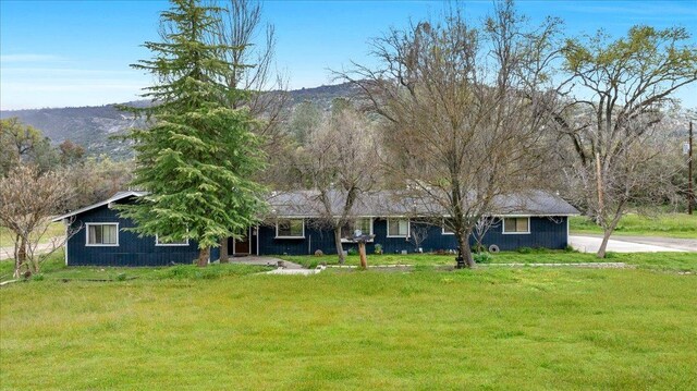 single story home with driveway and a front lawn