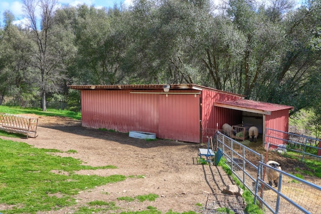 view of outdoor structure featuring an outdoor structure and an exterior structure