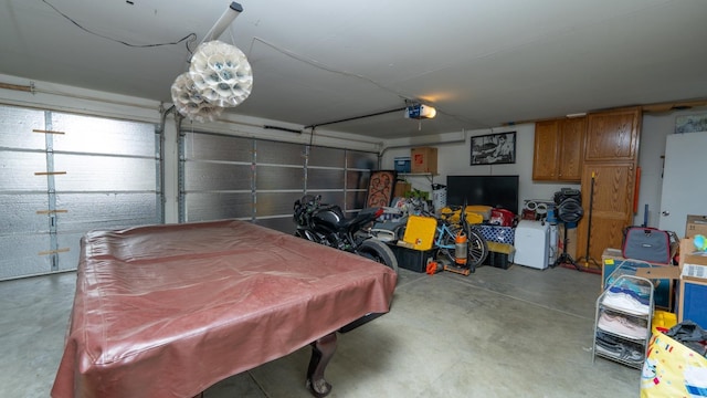 218 Casa Buena Ln, Coalinga, CA 93210 - garage with a garage door opener