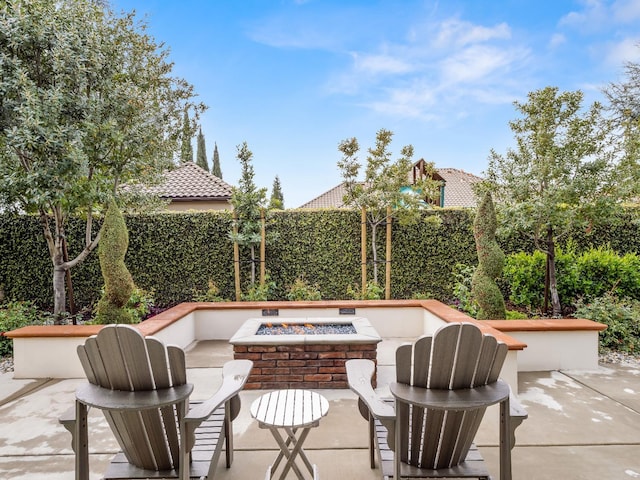 2567 E Sarazen, Fresno, CA 93730 - fenced backyard with an outdoor fire pit and a patio