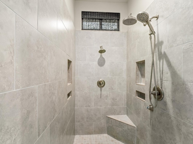 2567 E Sarazen, Fresno, CA 93730 - bathroom with a tile shower