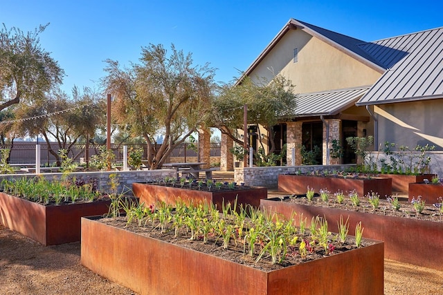 377 Wishon Way W, Madera, CA 93636 - view of yard featuring a garden