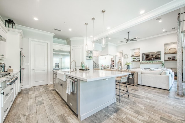 kitchen featuring visible vents, a sink, light countertops, ceiling fan, and appliances with stainless steel finishes
