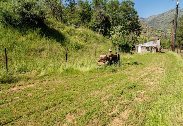 view of yard with a mountain view