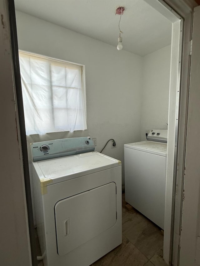 342 N Minnewawa, Fresno, CA 93727 - washroom with washing machine and dryer