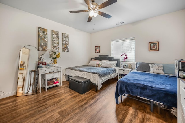 375 Amber Ln, Dinuba, CA 93618 - bedroom with wood finished floors, ceiling fan, baseboards, and visible vents