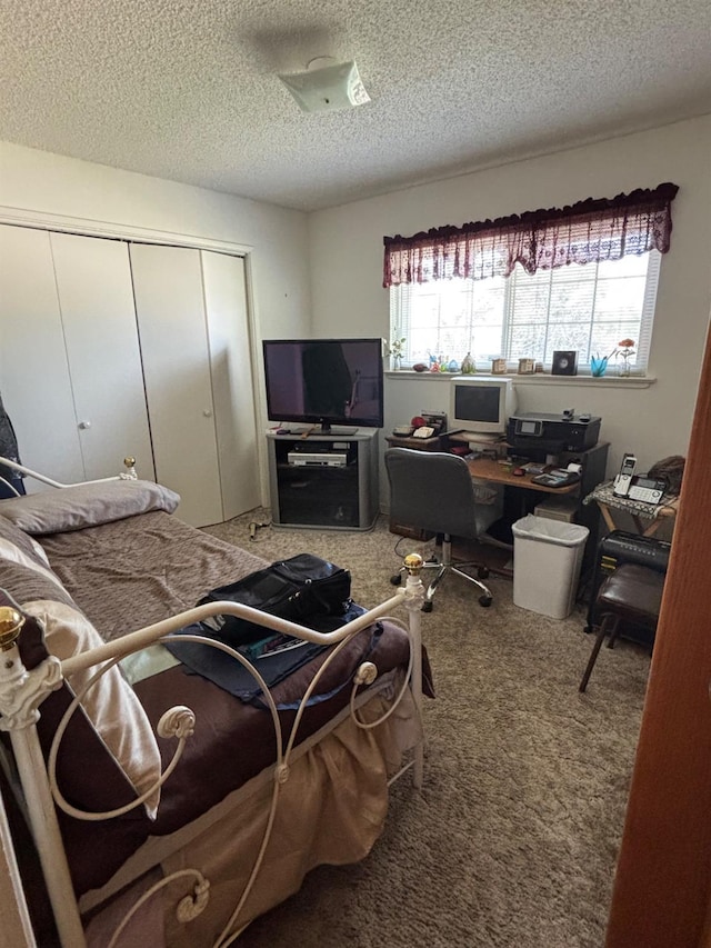 474 Dartmouth Ave, Coalinga, CA 93210 - office with a textured ceiling and carpet flooring