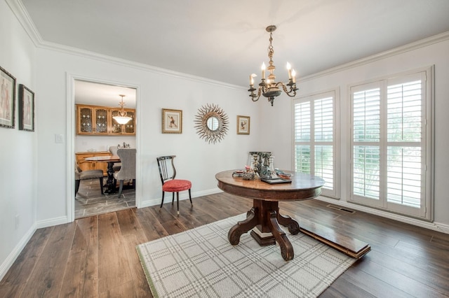 dining space with crown molding, plenty of natural light, a notable chandelier, and dark wood-style floors