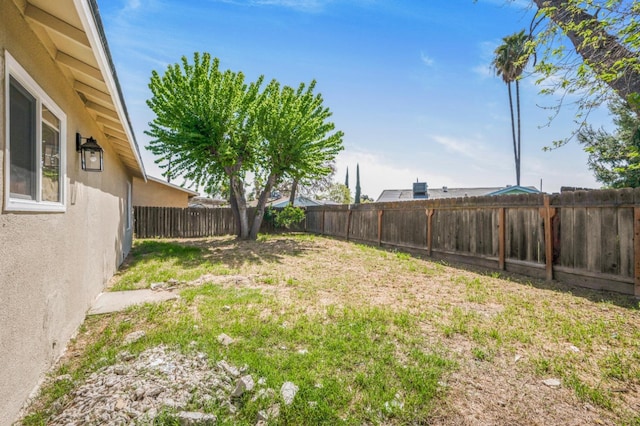 5934 E Dakota Ave, Fresno, CA 93727 - view of yard with a fenced backyard