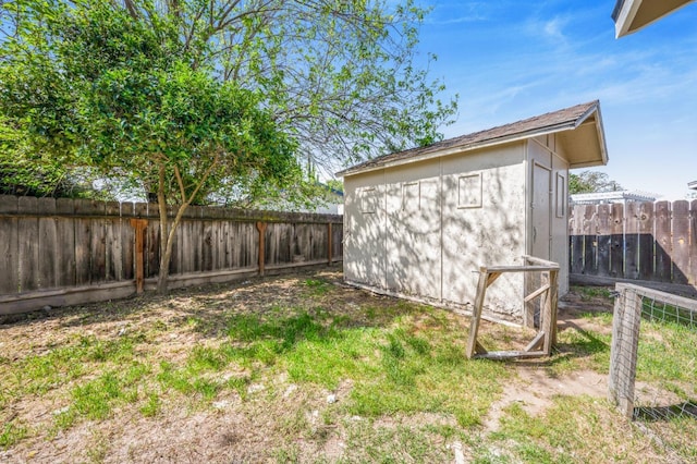 5934 E Dakota Ave, Fresno, CA 93727 - view of yard with a fenced backyard, an outbuilding, and a storage unit