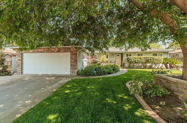 720 I St, Parlier, CA 93648 - single story home featuring stone siding, an attached garage, a front lawn, and concrete driveway